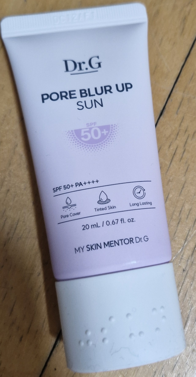닥터지 (Dr.G) 포어 블러 업 선 [SPF50+/PA++++] review image