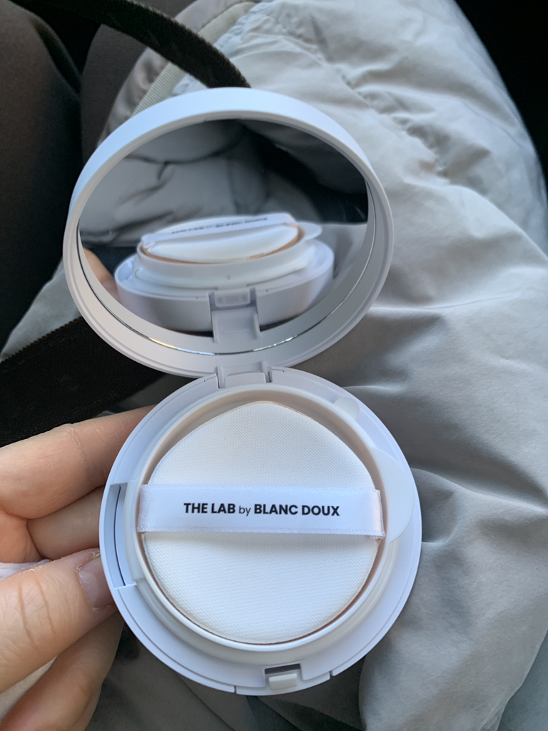 더랩바이블랑두 (THELABbyblancdoux) 올리고 히알루론산 헬씨 크림 쿠션 [SPF50+/PA++++] [01 아이보리] review image