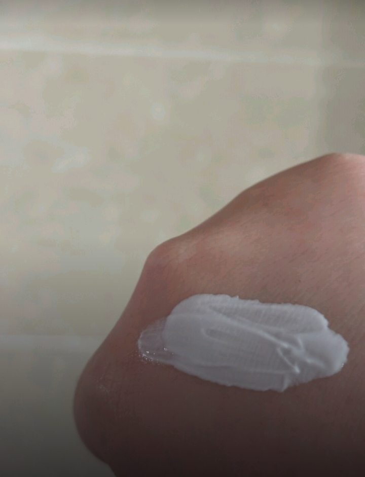 라로슈포제 (LAROCHE-POSAY) (해외) 시카플라스트 리페어링 밤 B5 [SPF50] review image