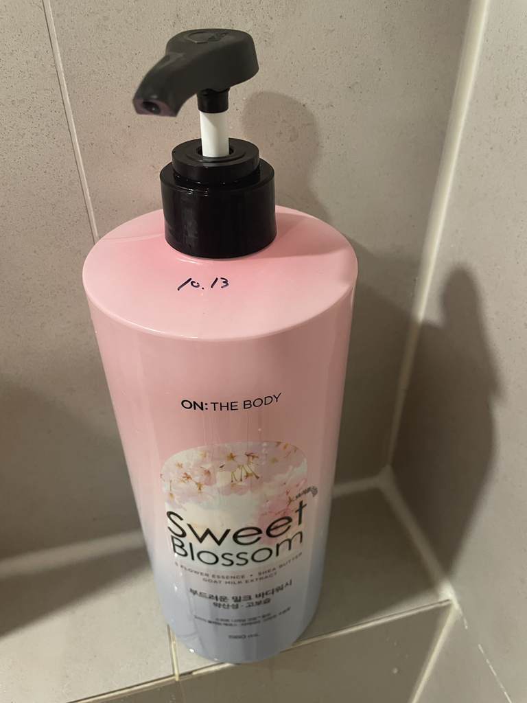 온더바디 (ON:THEBODY) 플라워 바디워시 [체리블라썸] review image