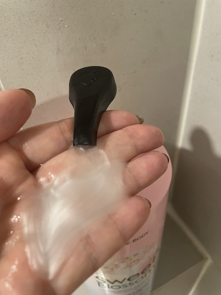 온더바디 (ON:THEBODY) 플라워 바디워시 [체리블라썸] review image