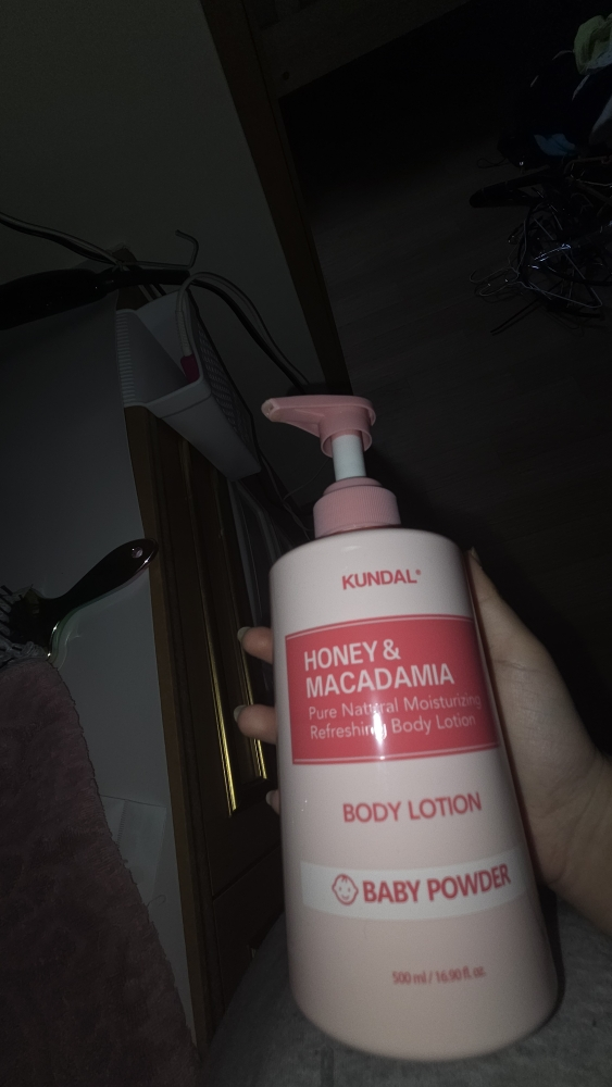 쿤달 (KUNDAL) 허니 앤 마카다미아 퓨어 바디로션 [베이비파우더] review image