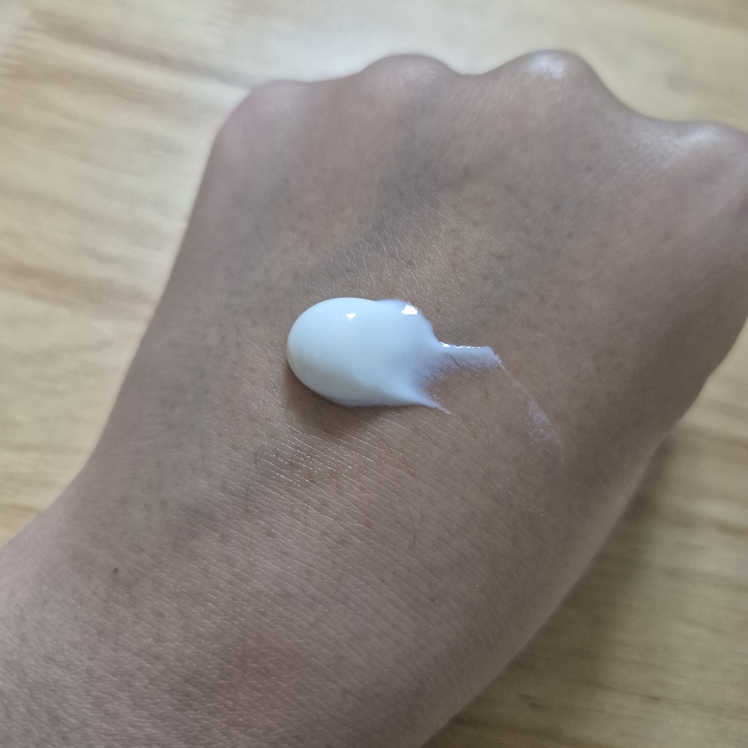 魔女工厂 透明质酸保湿防晒霜 [SPF50+/PA++++] review image