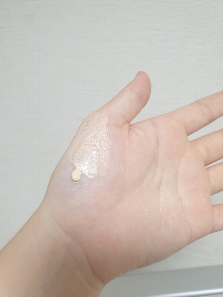 입솜 (YVESOM) 롱래스팅 톤업 비비 [SPF50+/PA++++] review image