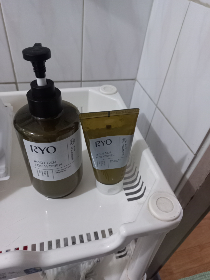 려 (Ryo) 루트젠 여성맞춤볼륨 탈모증상전문케어 샴푸 review image