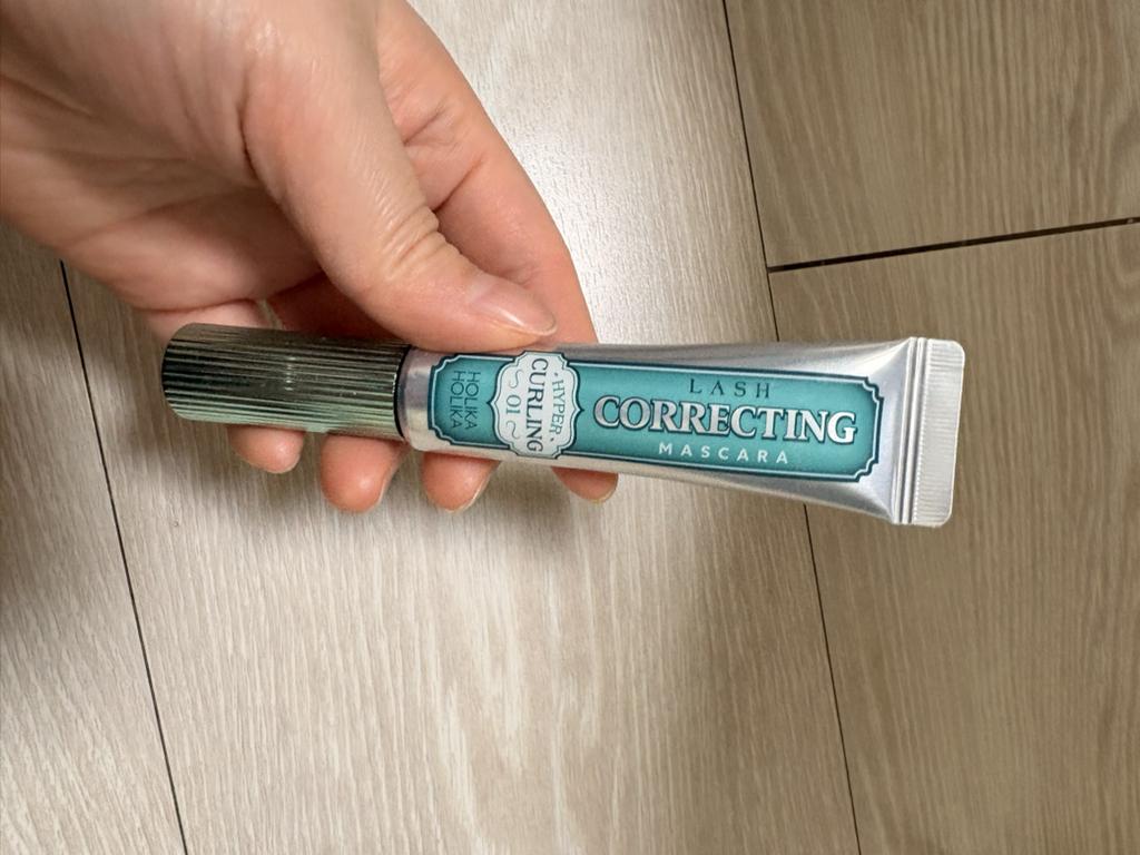 홀리카홀리카 (HOLIKAHOLIKA) 래쉬 코렉팅 마스카라 [01 하이퍼컬링] review image