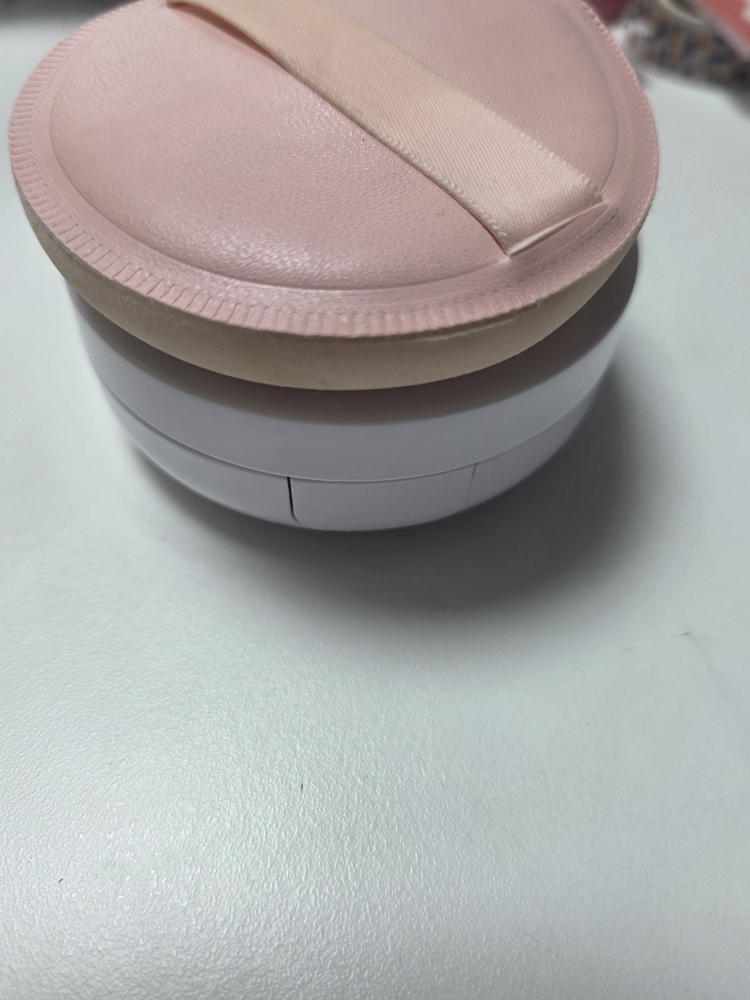 러블리씨씨 (LOVELYCC) 핑크 커버 에센스 선쿠션 [SPF50+/PA+++] [17호] review image