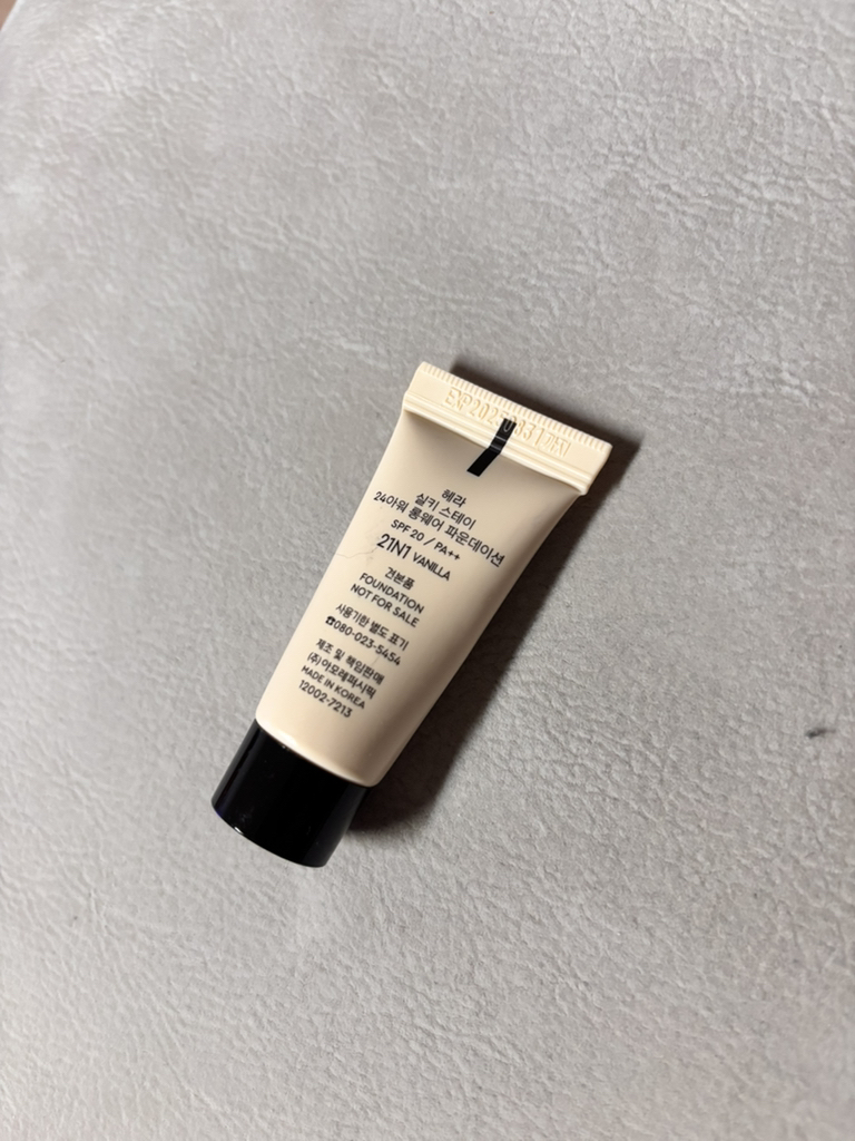 헤라 (HERA) 실키 스테이 24H 롱웨어 파운데이션 [SPF20/PA++] [21N1 바닐라] review image