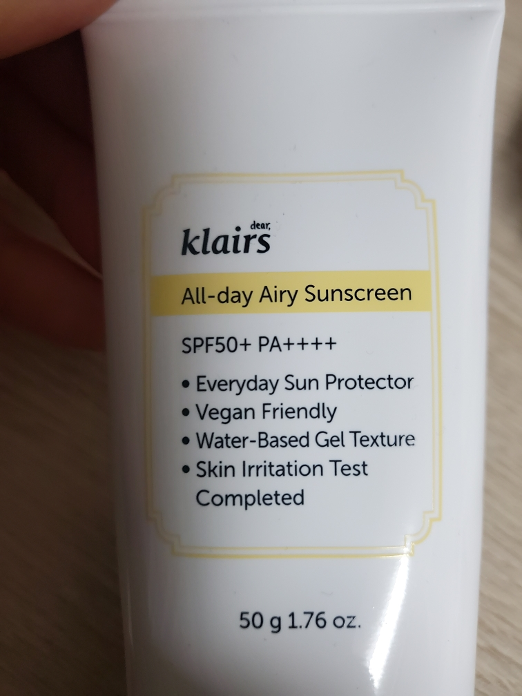 디어클레어스 (dearKlairs) 올 데이 에어리 선크림 [SPF50+/PA++++] review image