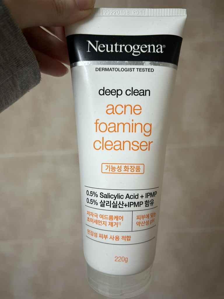 露得清 深层清洁泡沫洁面乳 [Aqne] review image