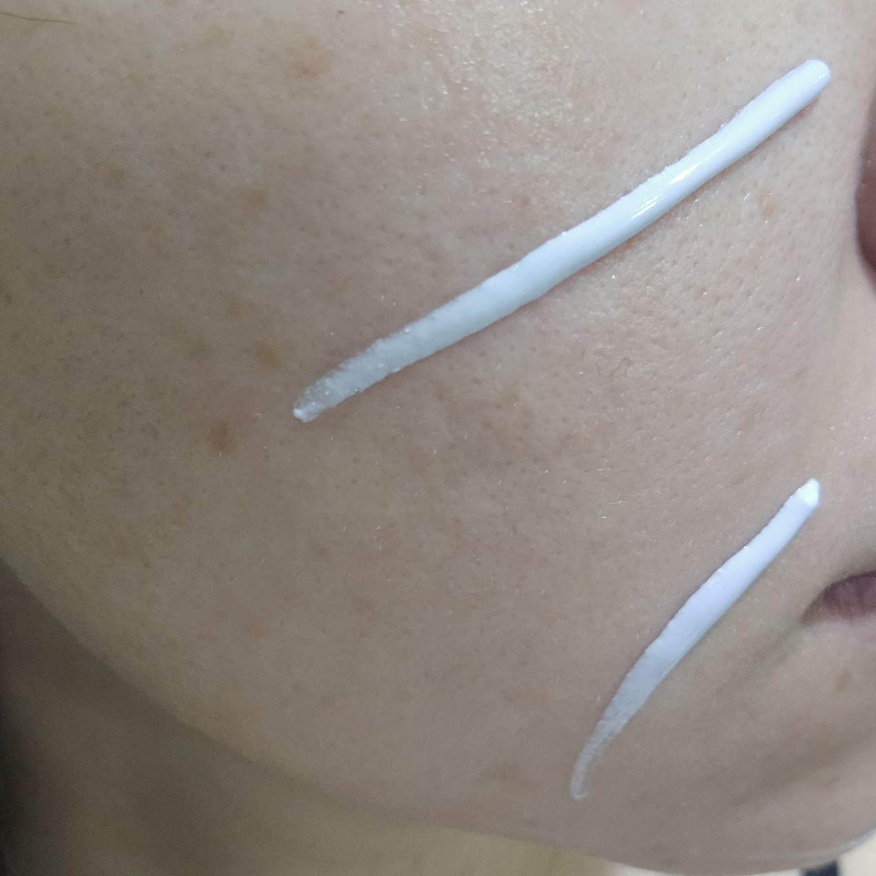 IsNtree 洋葱新公平紫色美白防晒霜 [SPF50+/PA++++] review image