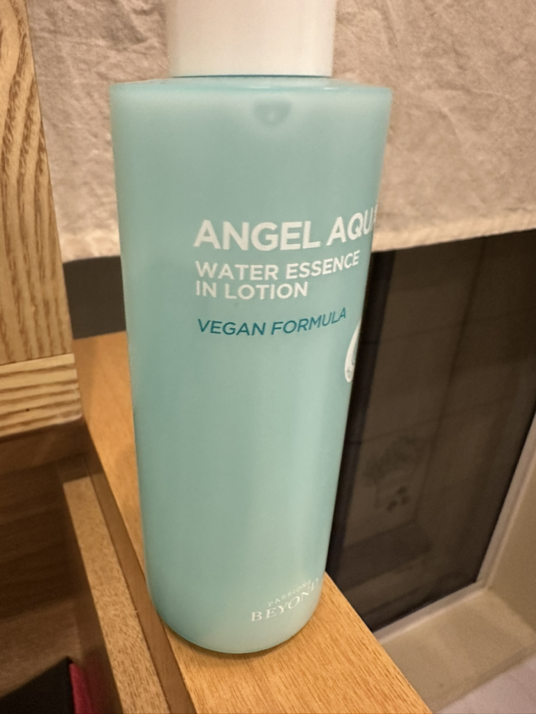 비욘드 (BEYOND) 엔젤아쿠아 워터 에센스 인 로션 review image