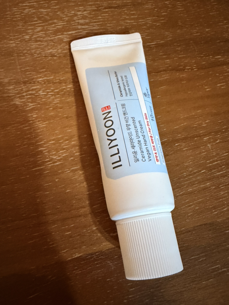 일리윤 (ILLIYOON) 세라마이드 무향 비건 핸드크림 review image
