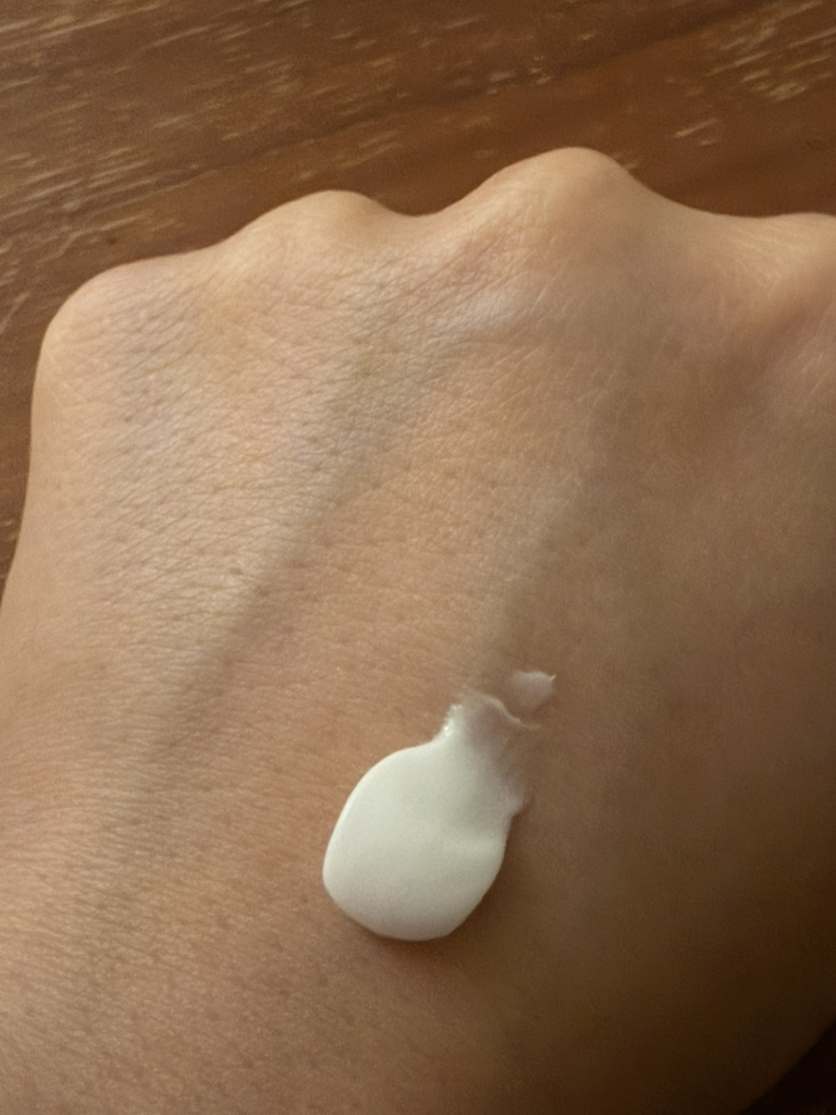 일리윤 (ILLIYOON) 세라마이드 무향 비건 핸드크림 review image