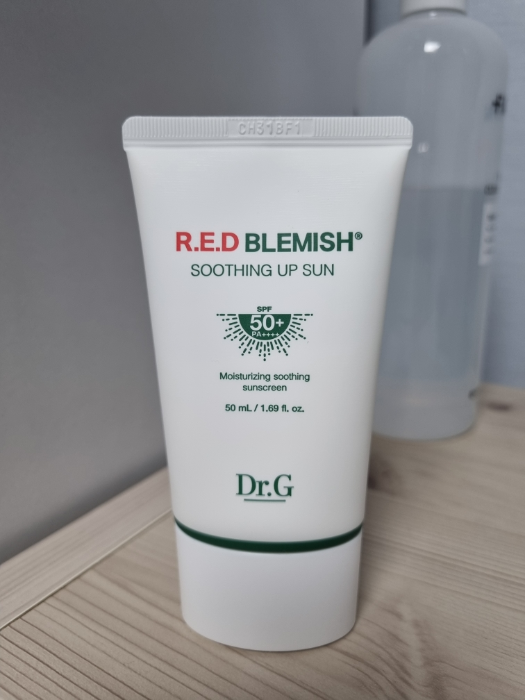닥터지 (Dr.G) 레드 블레미쉬 수딩 업 선 [SPF50+/PA++++] review image