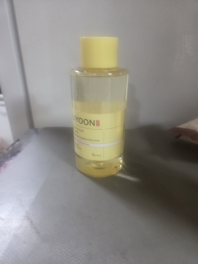 일리윤 (ILLIYOON) 프레쉬모이스춰 립앤아이 리무버 review image