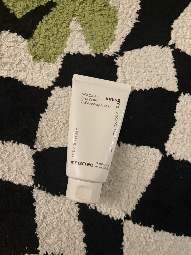 悦诗风吟 火山石孔洞洗面奶 review image