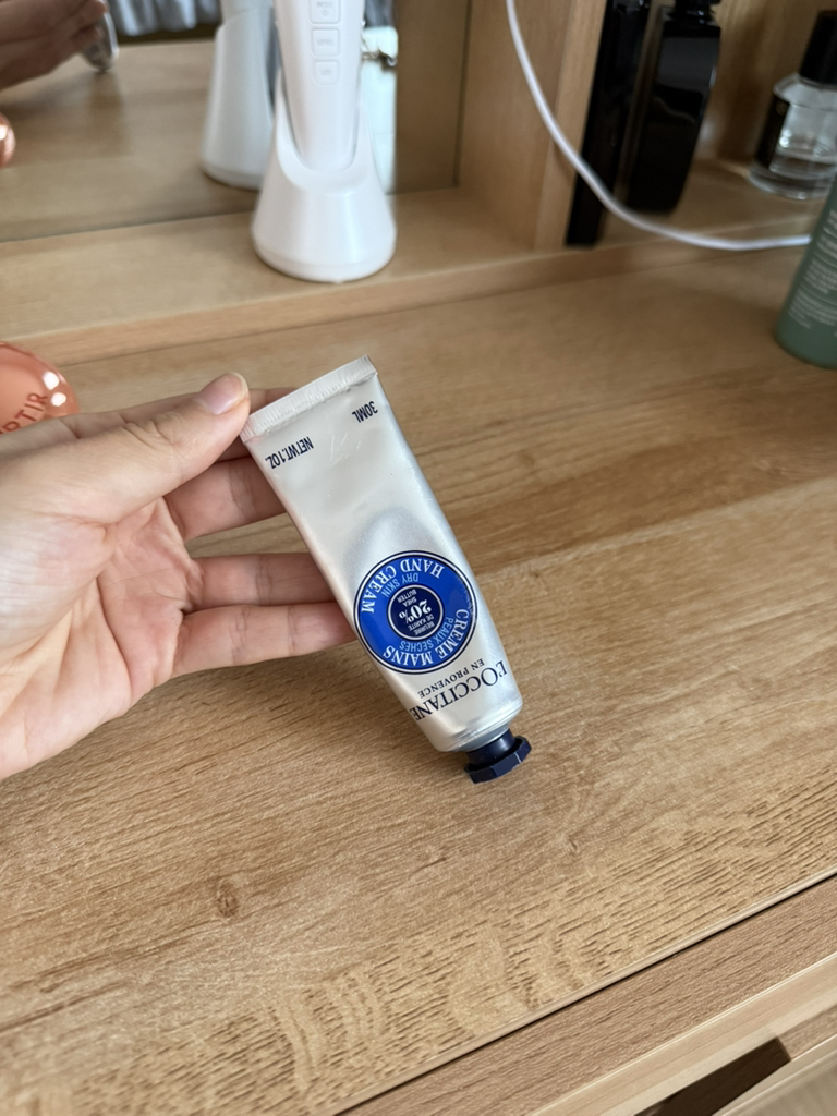 록시땅 (LOCCITANE) 시어 버터 드라이 스킨 핸드 크림 review image