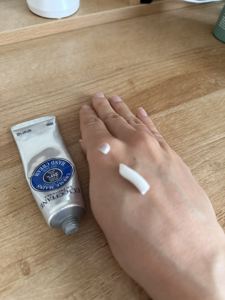 록시땅 (LOCCITANE) 시어 버터 드라이 스킨 핸드 크림 review image