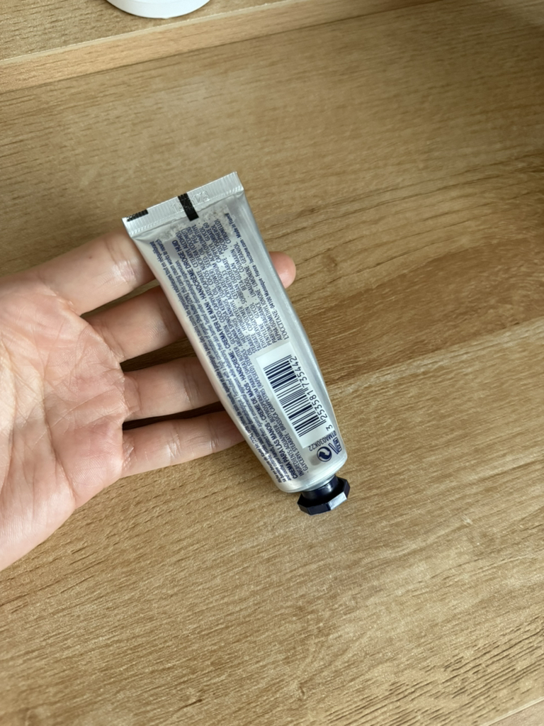 록시땅 (LOCCITANE) 시어 버터 드라이 스킨 핸드 크림 review image