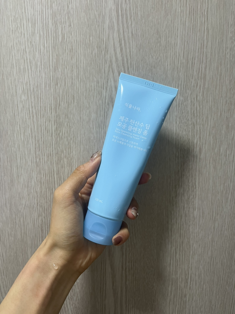 식물나라 (SHINGMULNARA) 제주 탄산수 딥 모공 클렌징폼 review image