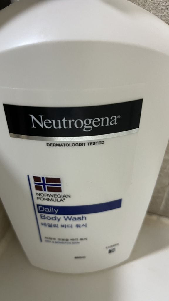 뉴트로지나 (Neutrogena) 데일리 바디 워시 review image