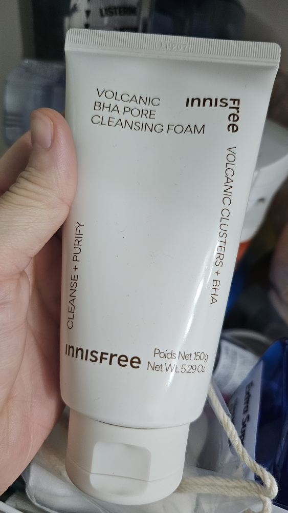 悦诗风吟 火山石孔洞洗面奶 review image