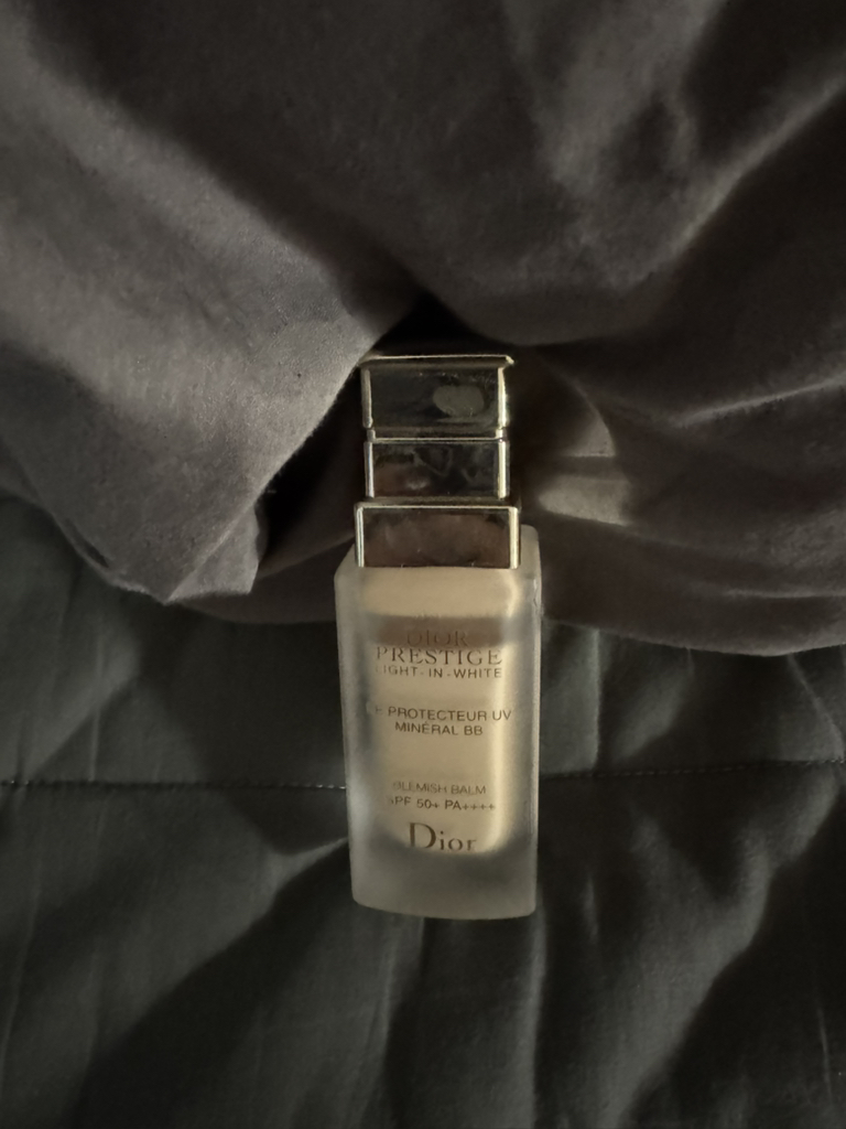 디올 (Dior) 프레스티지 라이트-인-화이트 르 프로텍터 UV 미네랄 블레미쉬 밤 [SPF 50+/PA++++] [00] review image
