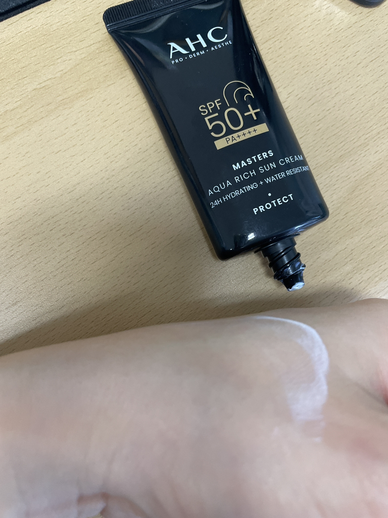 AHC (에이에이치씨) 마스터즈 아쿠아 리치 선크림 [SPF50+/PA++++] review image