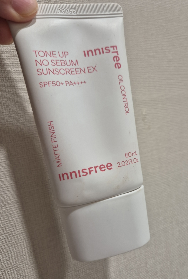 이니스프리 (INNISFREE) 톤업 노세범 선스크린 EX [SPF50+/PA++++] review image