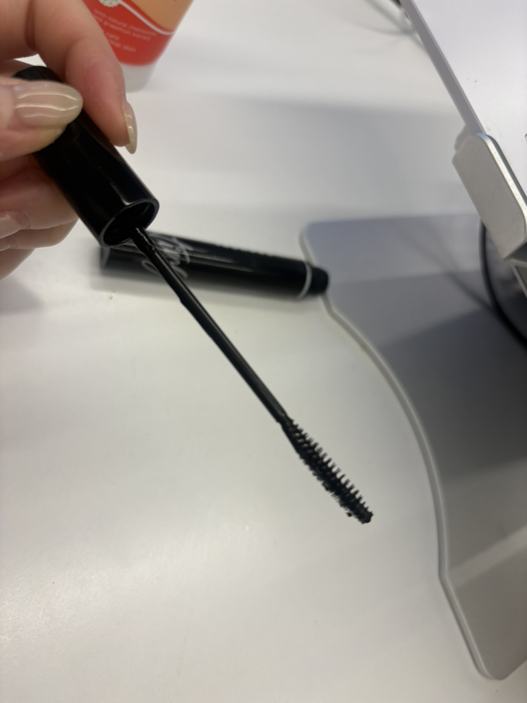 코스노리 (COSNORI) 아이래쉬 틴팅 세럼 딥블랙 review image