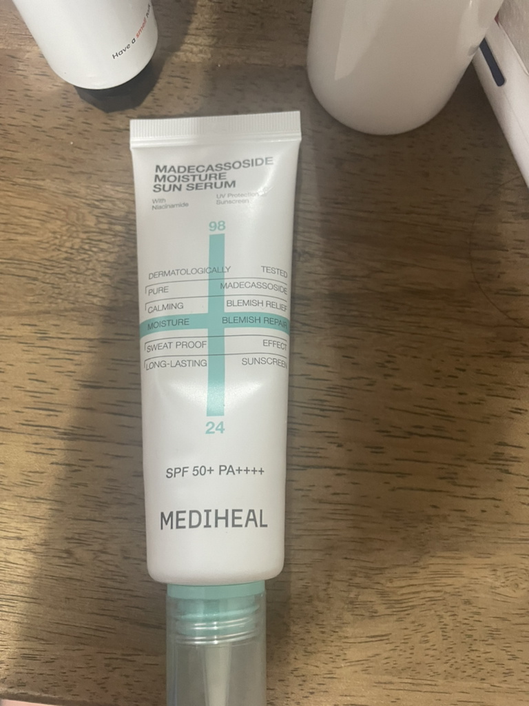 메디힐 (MEDIHEAL) 마데카소사이드 수분 선세럼 흔적 리페어 [SPF50+/PA++++] review image