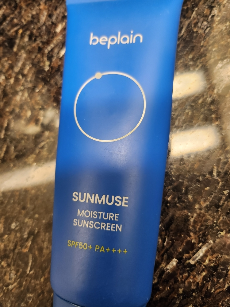 비플레인 (beplain) 선뮤즈 모이스처 선크림 [SPF50+/PA++++] review image
