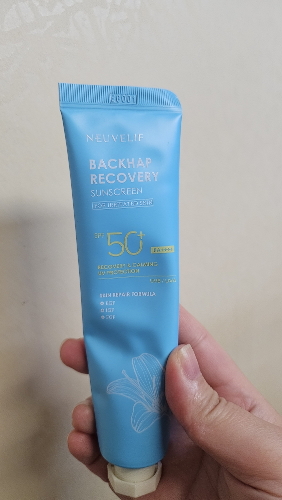 뉴베리프 (NEUVELIF) 백합 리커버리 선크림  [SPF50+/PA++++] review image