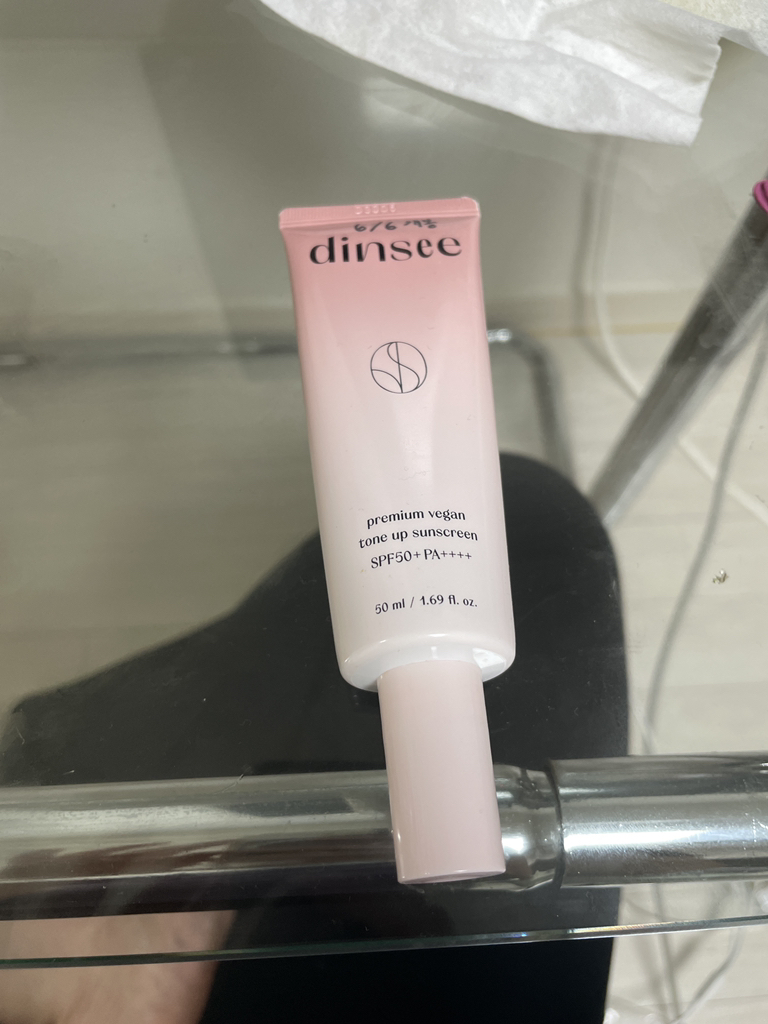 딘시 (dinsee) 프리미엄 비건 톤 업 선크림 [SPF50+/PA++++] review image