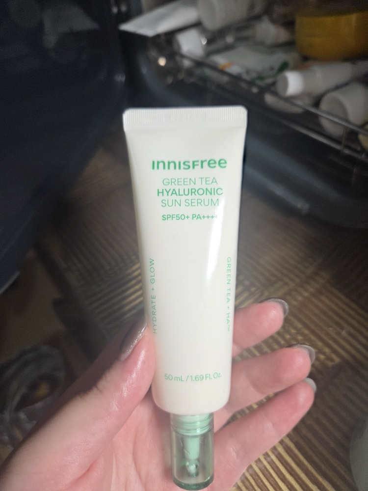이니스프리 (INNISFREE) 그린티 히알루론산 진정수분 선세럼 [SPF50+/PA++++] review image