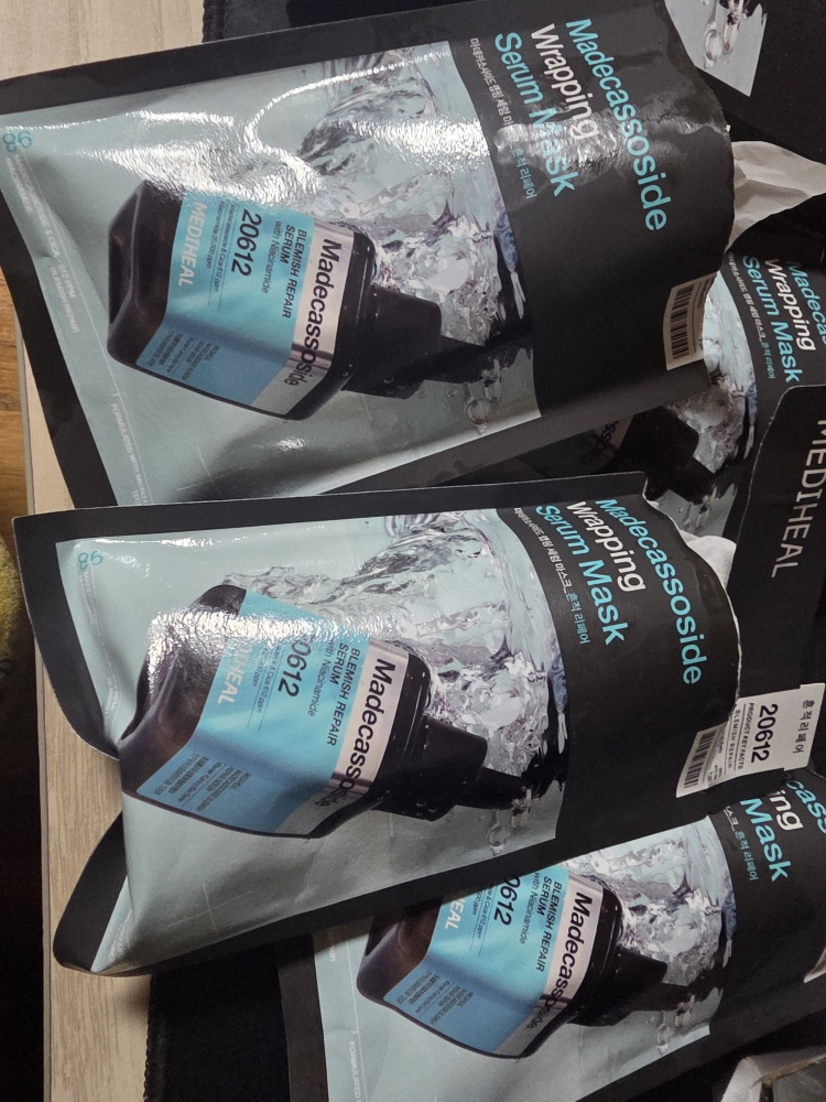 메디힐 (MEDIHEAL) 마데카소사이드 랩핑 세럼 마스크 [흔적 리페어] review image