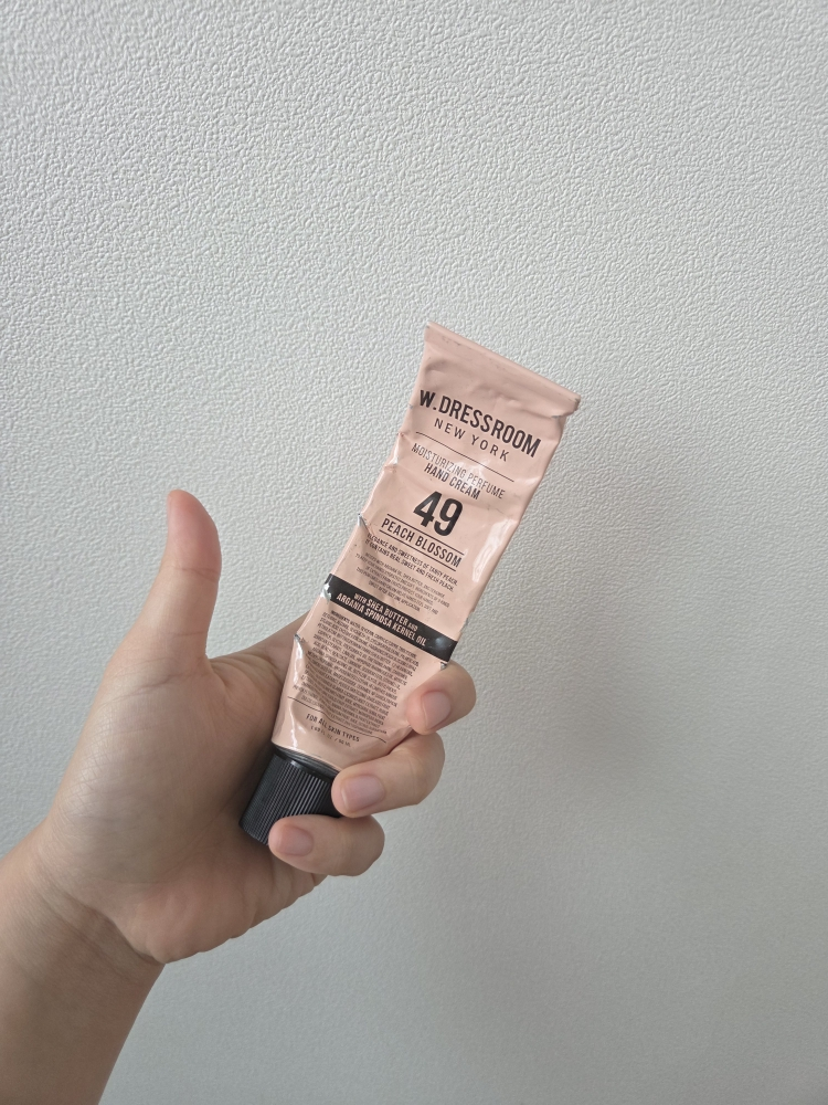 더블유드레스룸 (W.DRESSROOM) 퍼퓸 핸드크림 [No.49 피치블러썸] review image