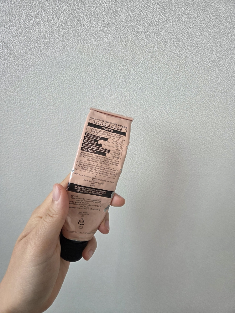 더블유드레스룸 (W.DRESSROOM) 퍼퓸 핸드크림 [No.49 피치블러썸] review image