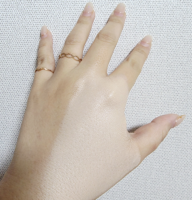 어뮤즈 (AMUSE) 세라믹 스킨 퍼펙터 쿠션 [SPF40/PA++] [01 포슬린] review image