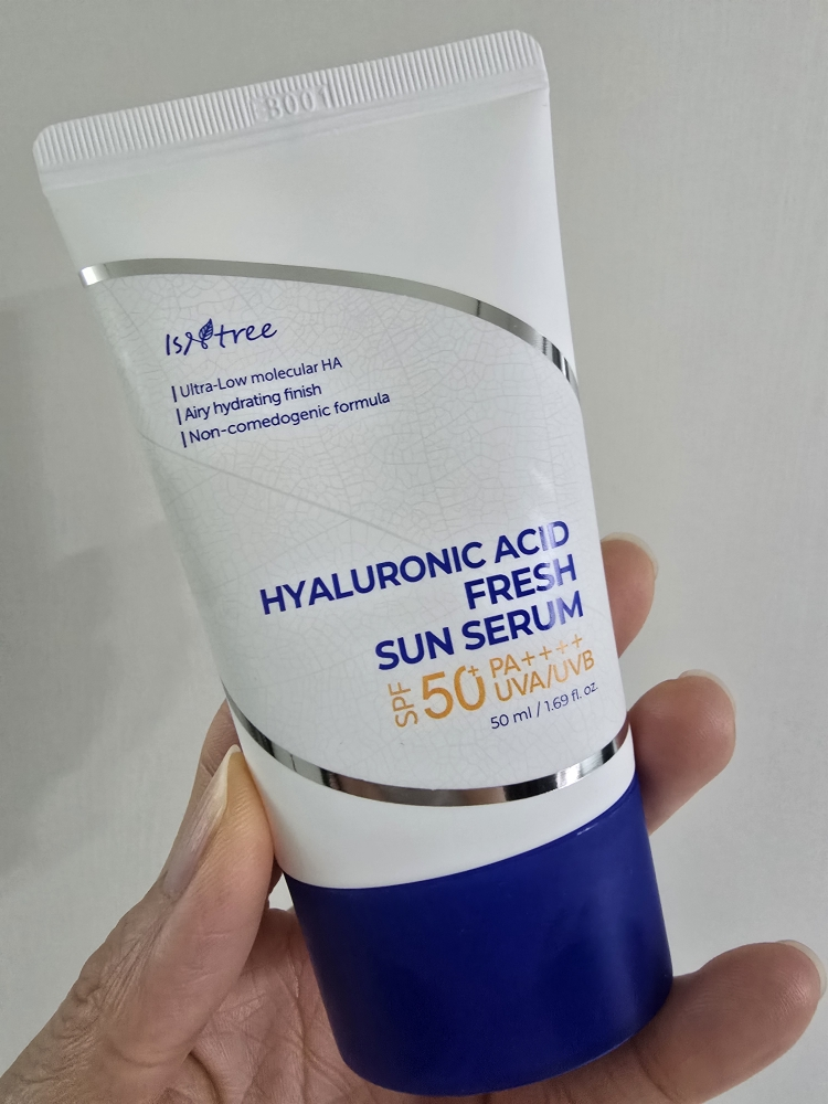 이즈앤트리 (IsNtree) 히알루론산 프레쉬 선 세럼 [SPF50+/PA++++] review image