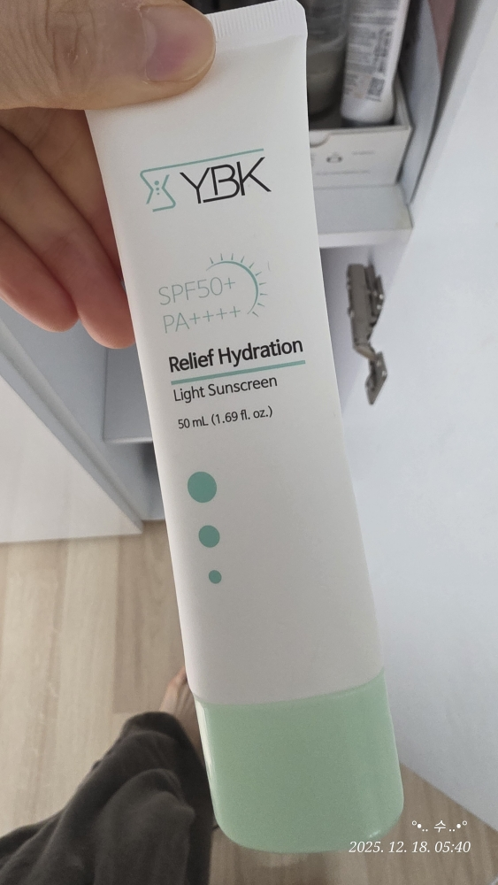 YBK (와이비케이) 릴리프 하이드레이션 라이트 썬스크린 [SPF50+/PA++++] review image