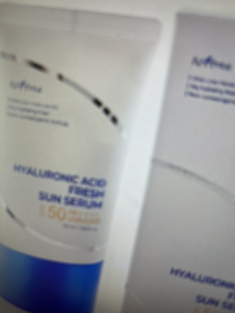 이즈앤트리 (IsNtree) 히알루론산 프레쉬 선 세럼 [SPF50+/PA++++] review image