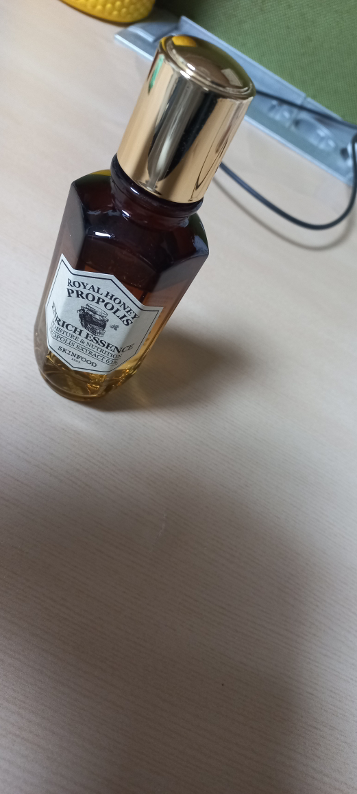 스킨푸드 (SKINFOOD) 로열허니 프로폴리스 인리치 에센스 review image