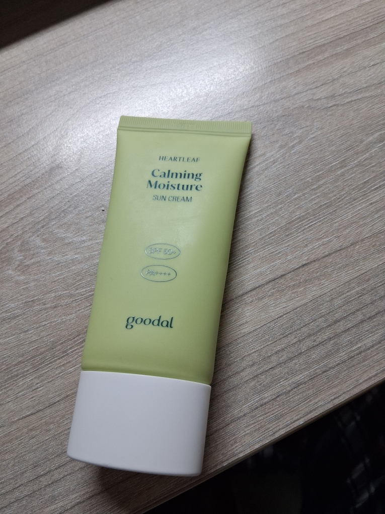 구달 (goodal) 맑은 어성초 진정 수분 선크림 [SPF50+/PA++++] review image