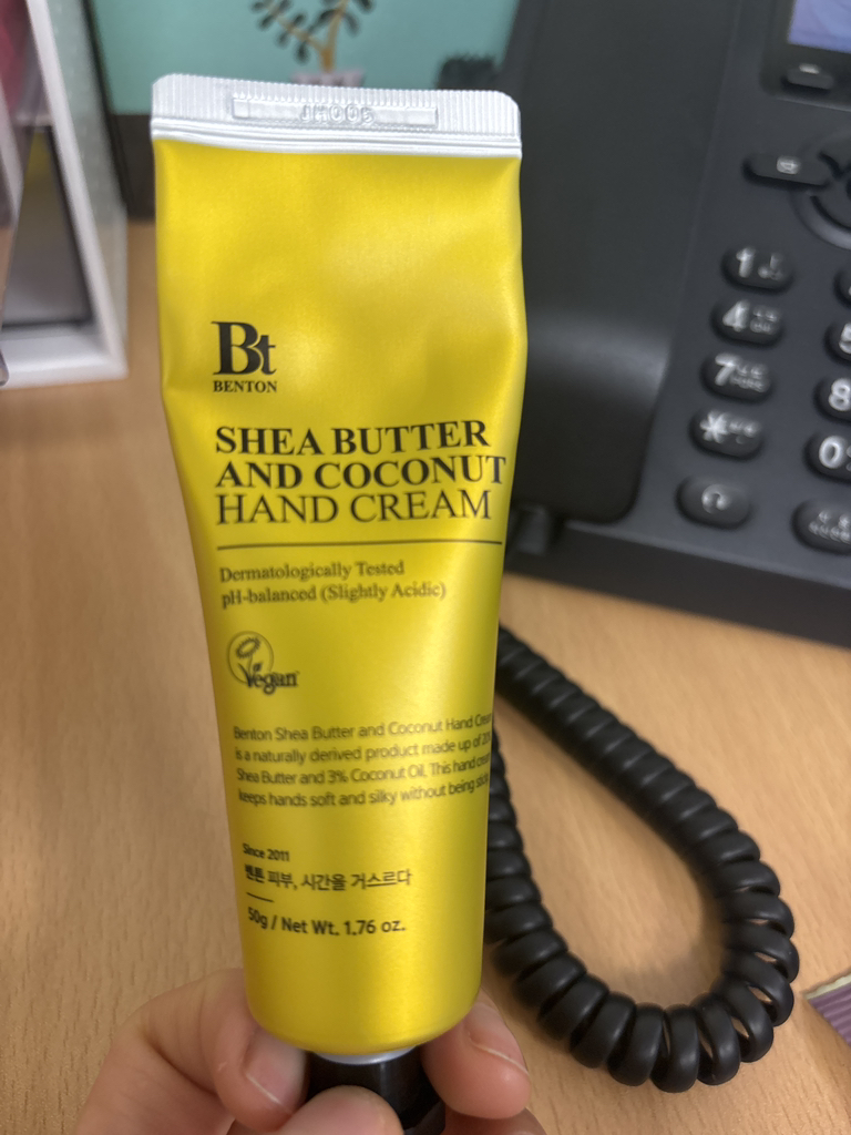 BENTON Crema de manos de manteca de karité y coco review image