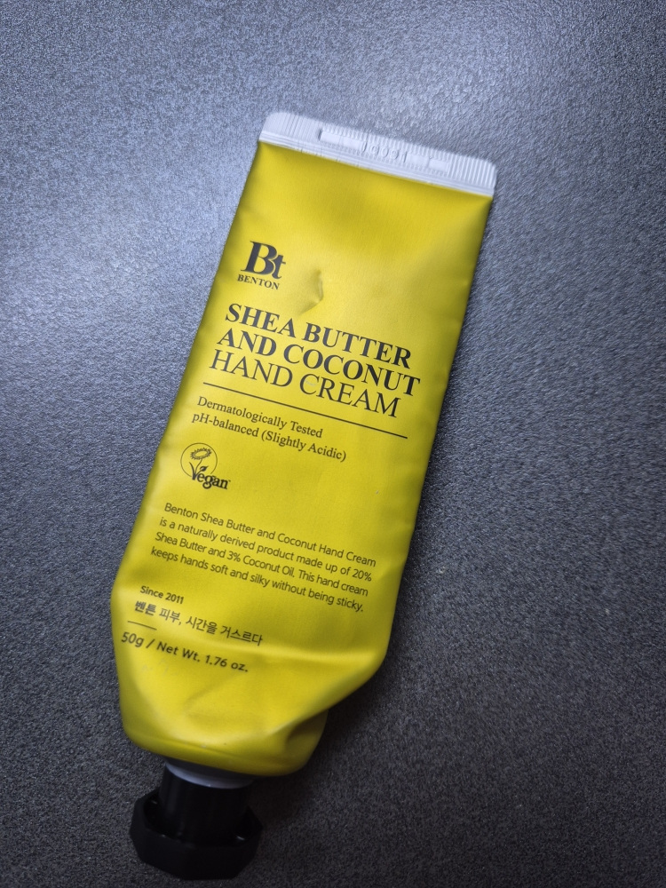 BENTON Crema de manos de manteca de karité y coco review image