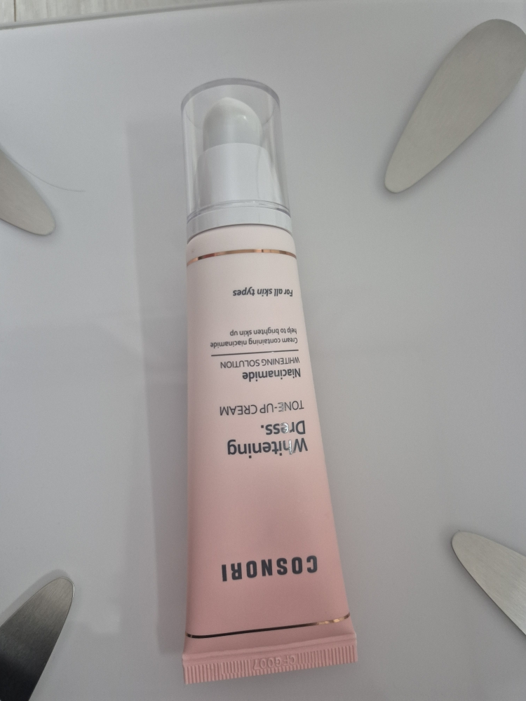 COSNORI Vestido Blanqueador Crema Tonificante Blanqueadora review image