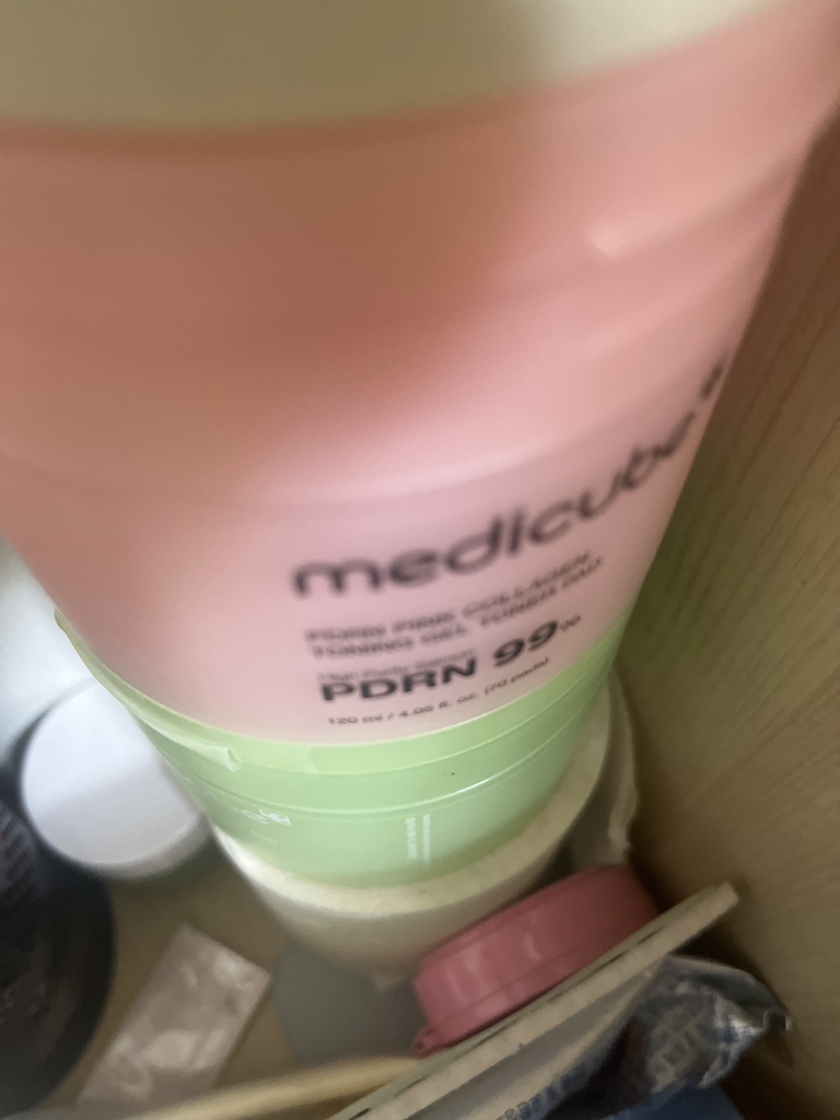 메디큐브 (medicube) PDRN 핑크 콜라겐 토닝 겔 토너 패드 review image