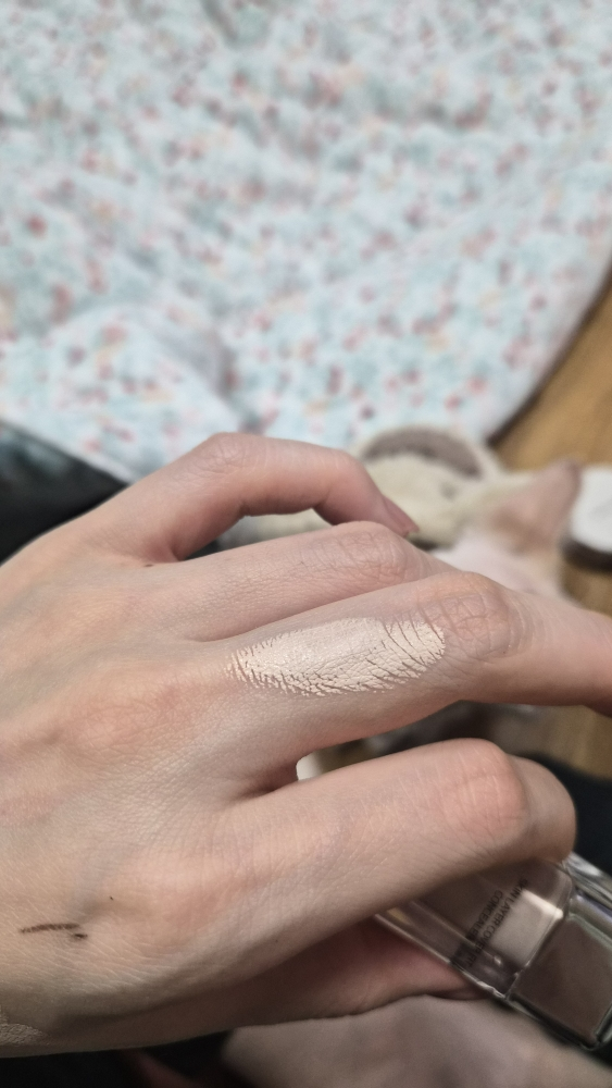 어바웃톤 (ABOUT_TONE.) 스킨 레이어 커버 핏 컨실러 [AT.21 쿨라이트] review image